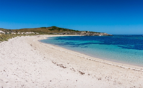 Foto Pantai laut pesisir pasir