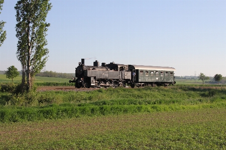 Foto Acompanhar estrada de ferro campo fazenda