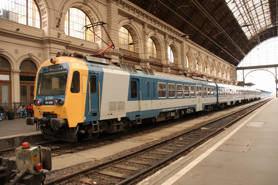 Izlemek tren ulaşım araç