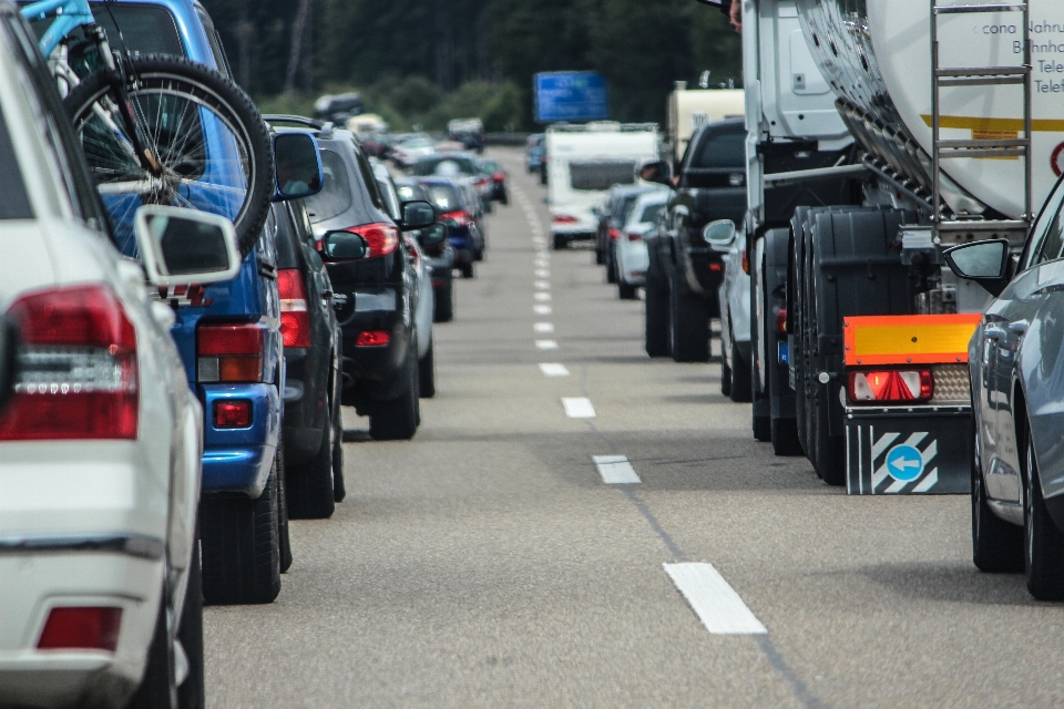 Fußgänger straße verkehr autobahn