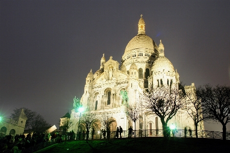 Foto Putih malam bangunan paris