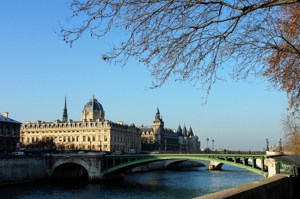 Pont fleur château
 palais