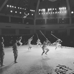 Foto Bianco e nero
 danza monaco monocromo