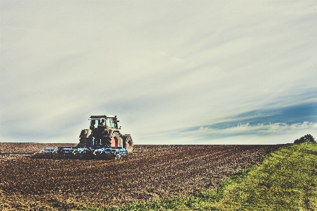 Landschaft horizont himmel traktor Foto