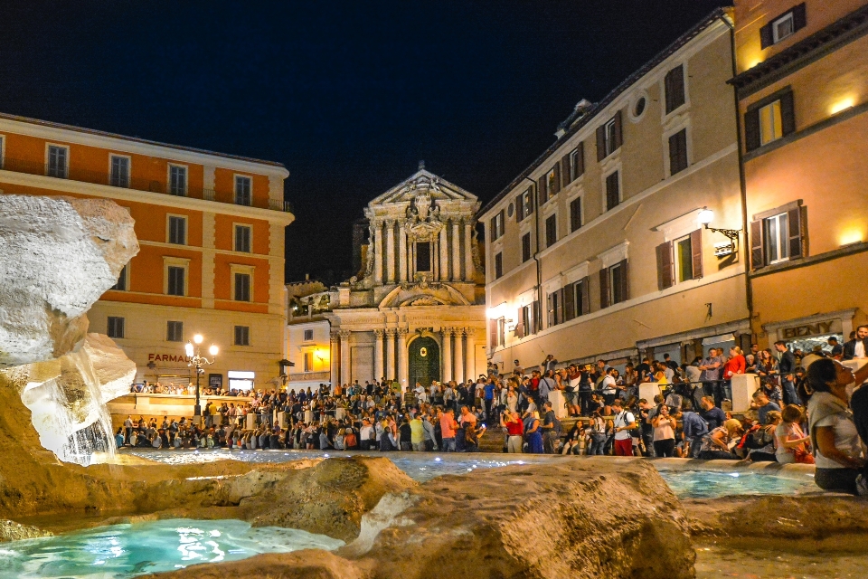 Acqua cascata notte città