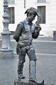 Road street monument statue Photo