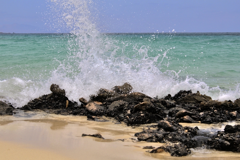 Pantai laut pesisir air