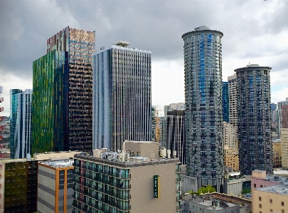 Foto Arsitektur kaki langit bangunan kota