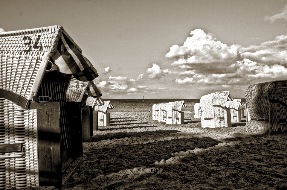 Strand winter schwarz und weiß
 holz