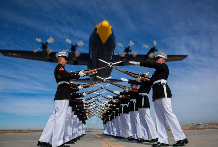 Foto Pesawat terbang militer menari