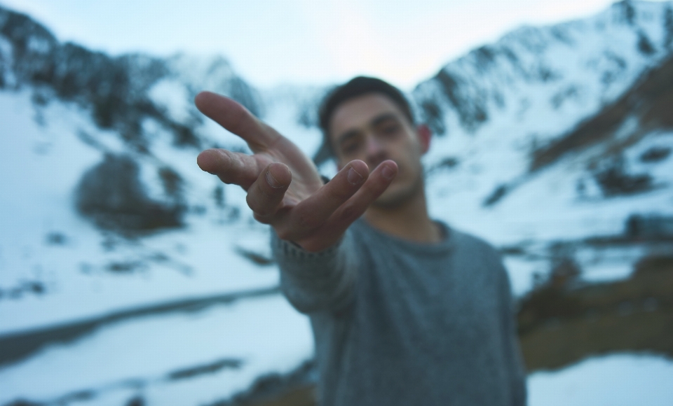 Mão homem pessoa neve