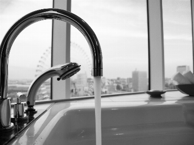 Water black and white ferris wheel sink Photo