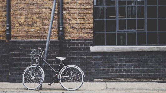 Photo Trottoir
 vélo mur chaussée
