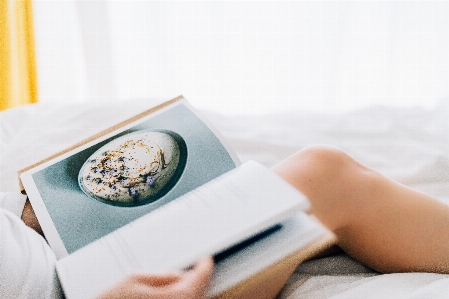 書き込み 手 本 読む 写真