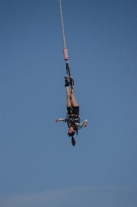 人 空気 冒険 ジャンプ 写真