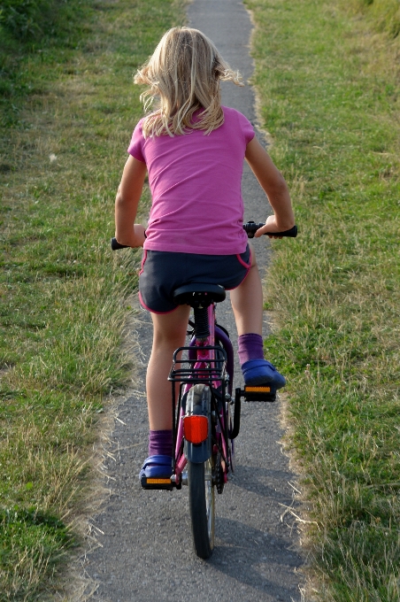 Personnes fille vélo véhicule