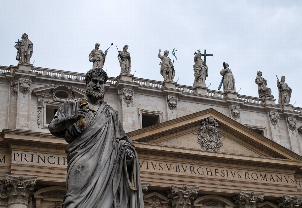 Budynek pałac pomnik statua