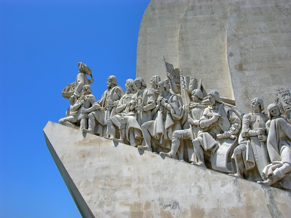 Abenteuer stadt monument statue