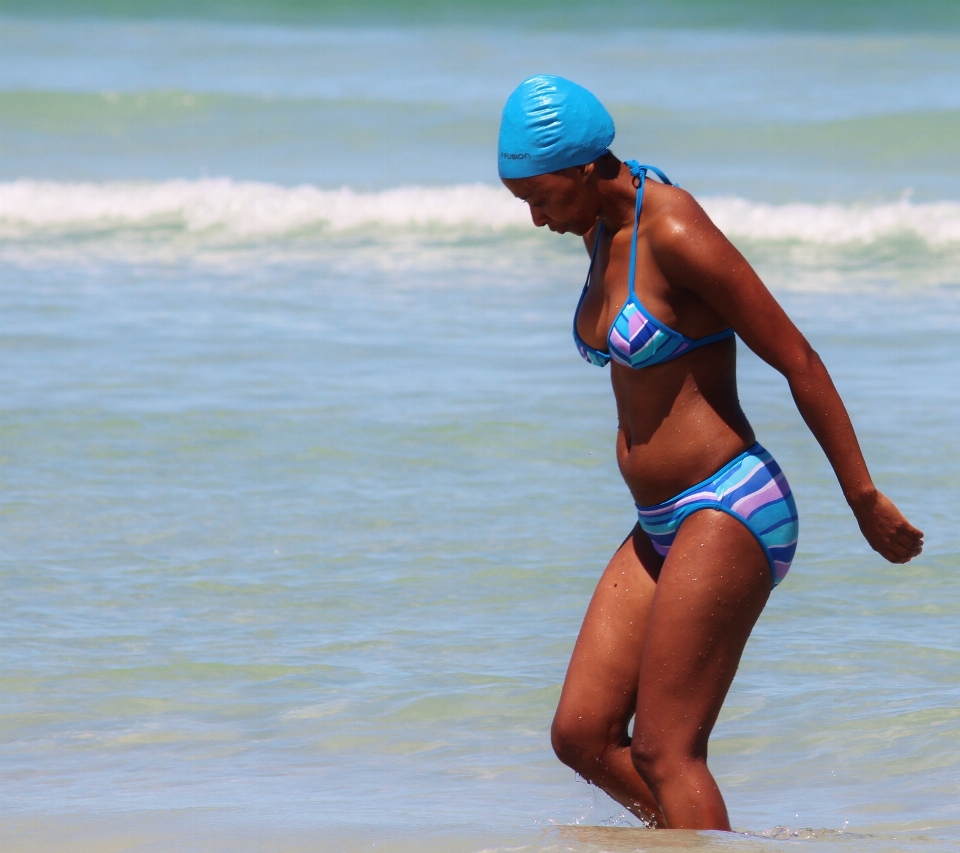 Playa mar océano mujer