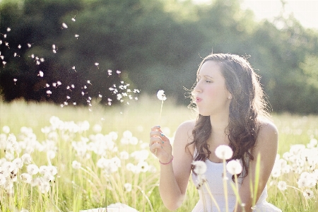 Foto Natura erba ragazza donna