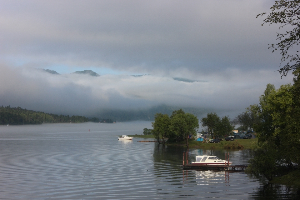 água nuvem barco lago