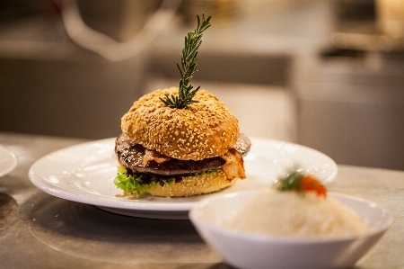 식당 접시 식사 음식 사진