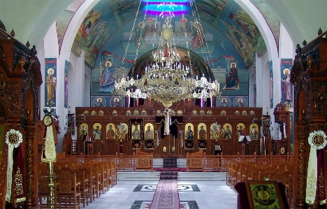 Foto Pedalaman bangunan agama gereja