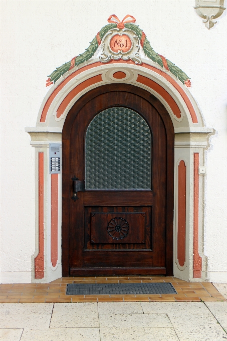 Madeira prédio velho arco