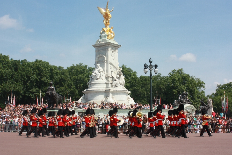 Multitud desfile inglaterra londres