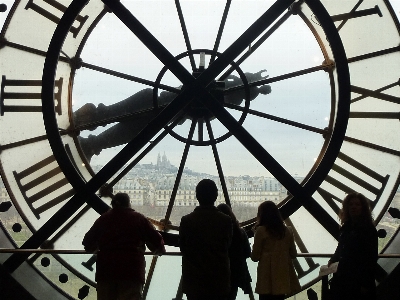 Black and white wheel clock paris Photo