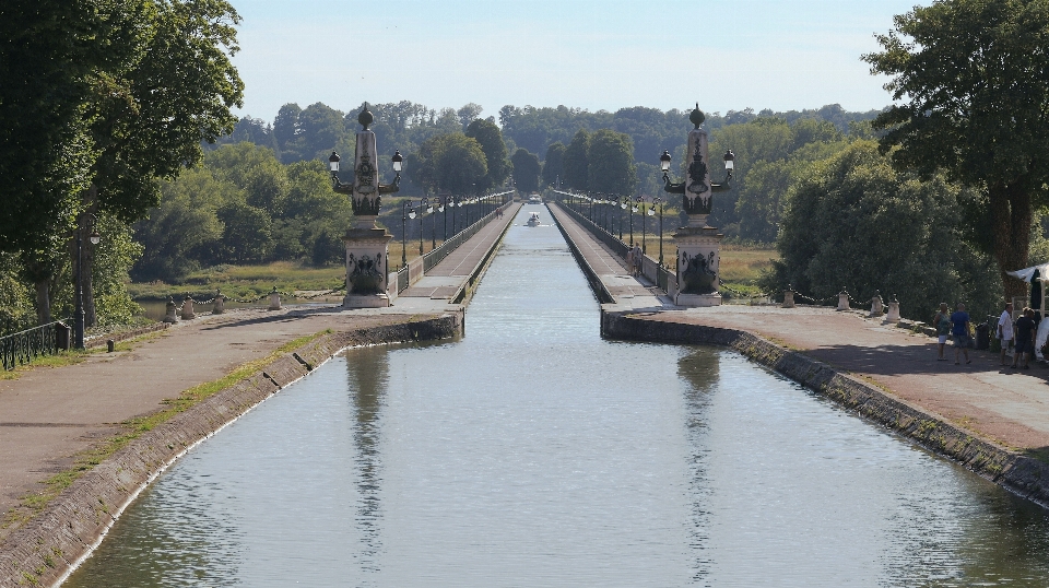 Agua puente río canal
