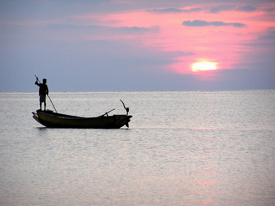 Praia mar costa oceano