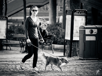 Foto Bianco e nero
 ragazza donna strada