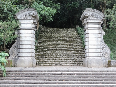 Foto Estructura piedra monumento estatua