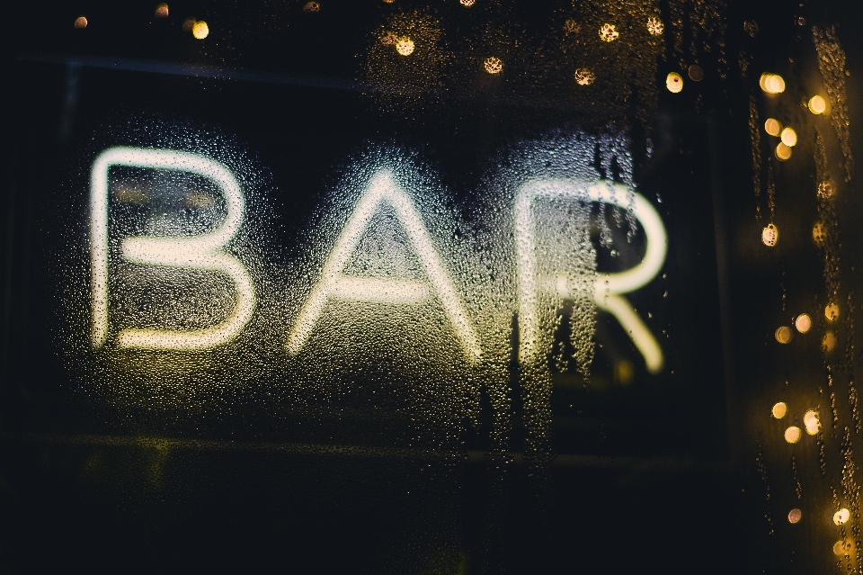 światło noc numer bar