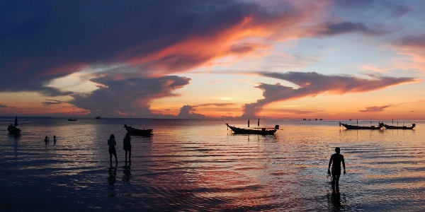 Foto Pria pantai laut pesisir