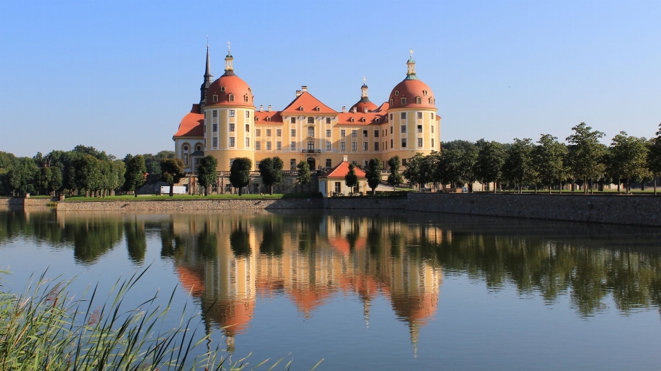 Lake building chateau palace