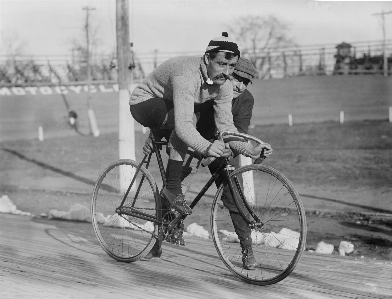 Foto Bianco e nero
 bicicletta veicolo monocromo