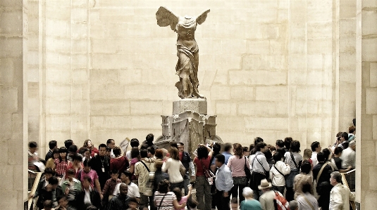 People paris crowd monument Photo