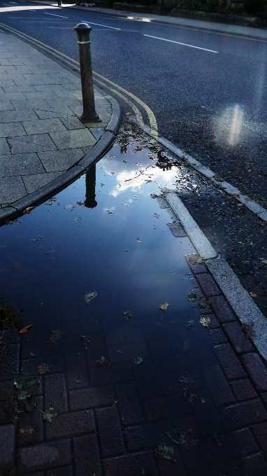 Acqua all'aperto nevicare leggero