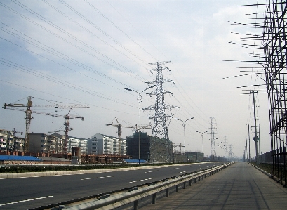 Foto Jalan sepi
 kekuatan listrik