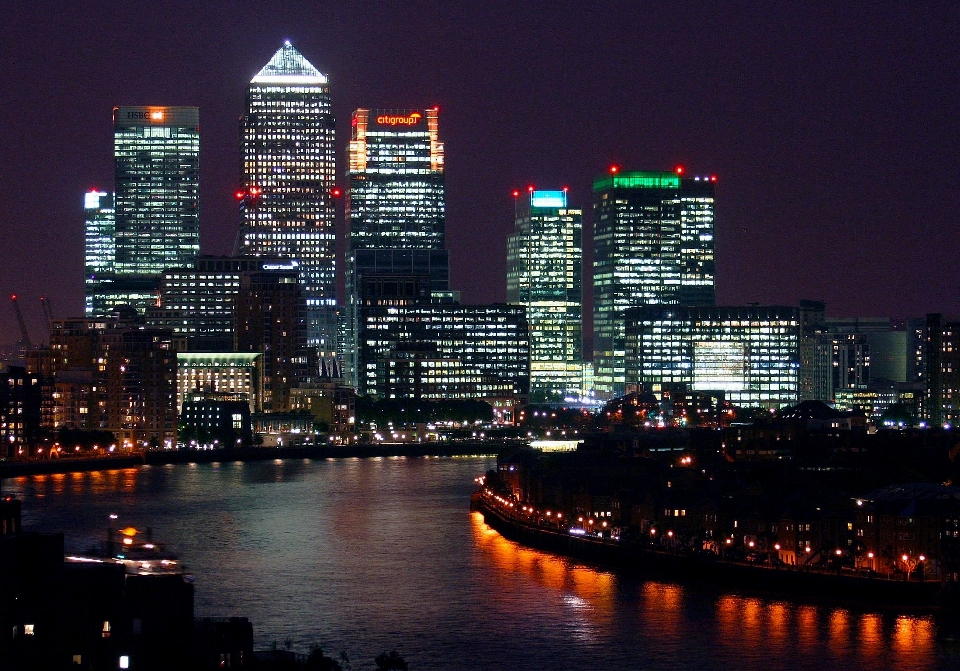 Horizon architecture skyline night