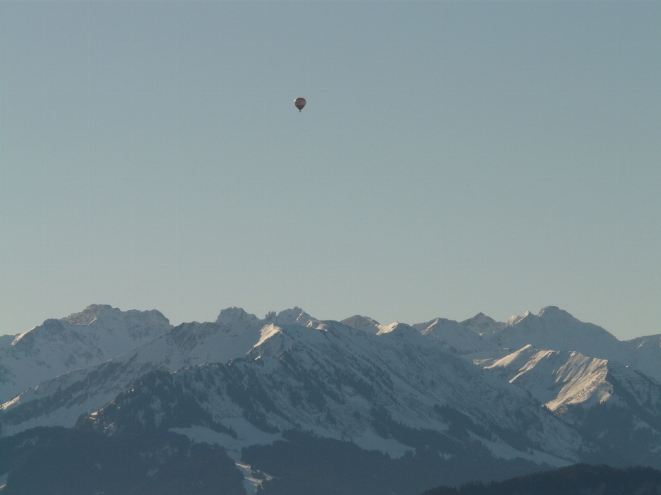 Montagne ciel ballon montgolfière