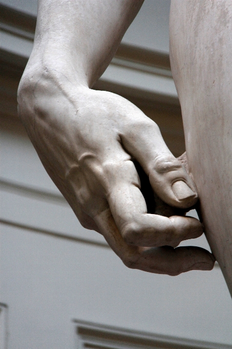 Mano hombre monumento masculino