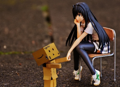 Foto Gadis sedih danbo
 penghiburan
