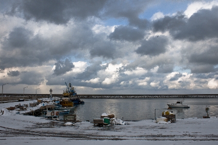 Foto Pantai laut air salju