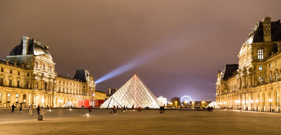 Lumière architecture personnes nuit