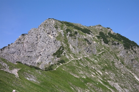 Foto A piedi montagna escursionismo
 collina