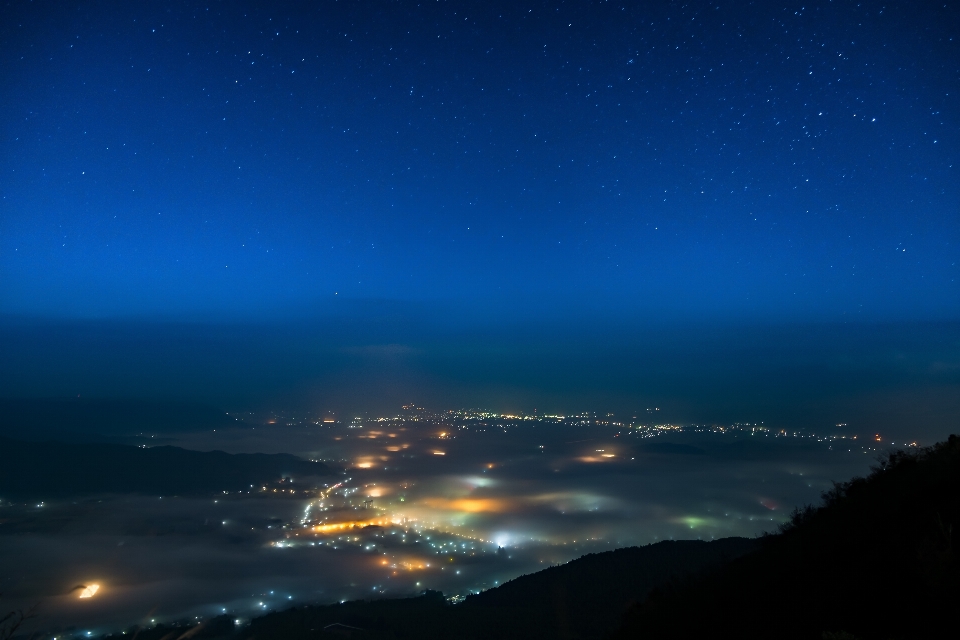 Horizon cloud sky night