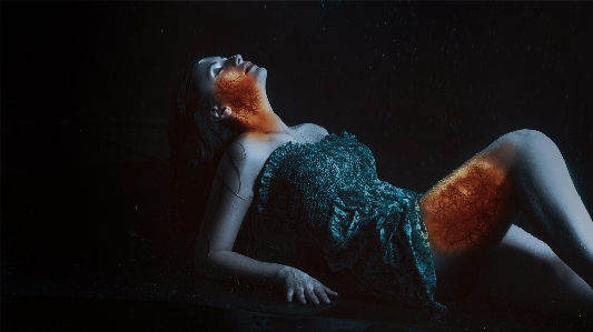 Light dark underwater model Photo